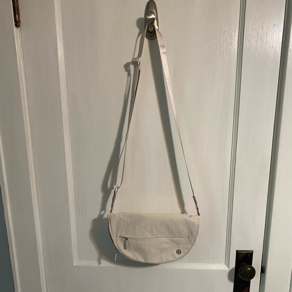 Cream Lululemon all night bag - Picture 2 of 4